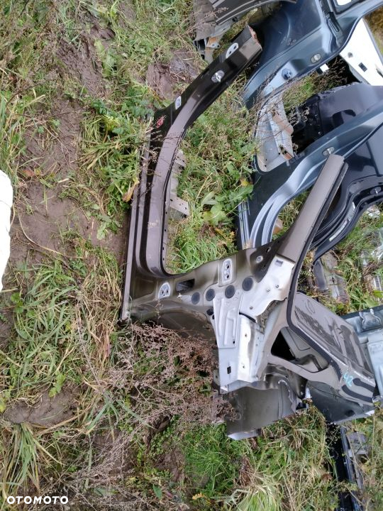 CITROEN C4 II PRAWY PRÓG SLUPEK SRODKOWY