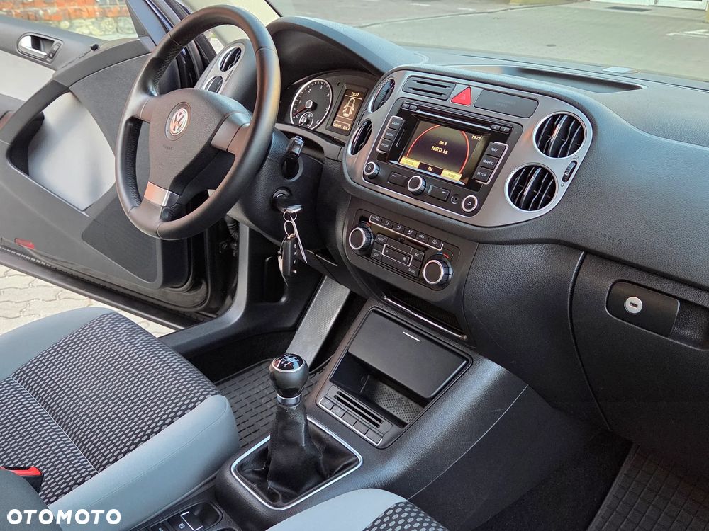 Volkswagen Tiguan 2.0 TDI DPF BlueMotion Technology Sport & Style - 25