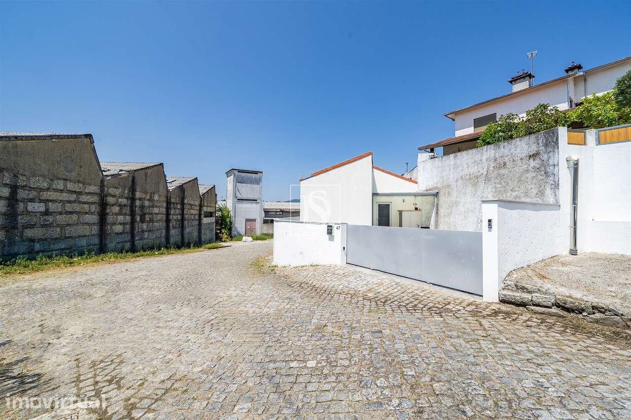 Moradia Térrea T2+1 Renovada | São Martinho do Campo - Grande imagem: 5/47