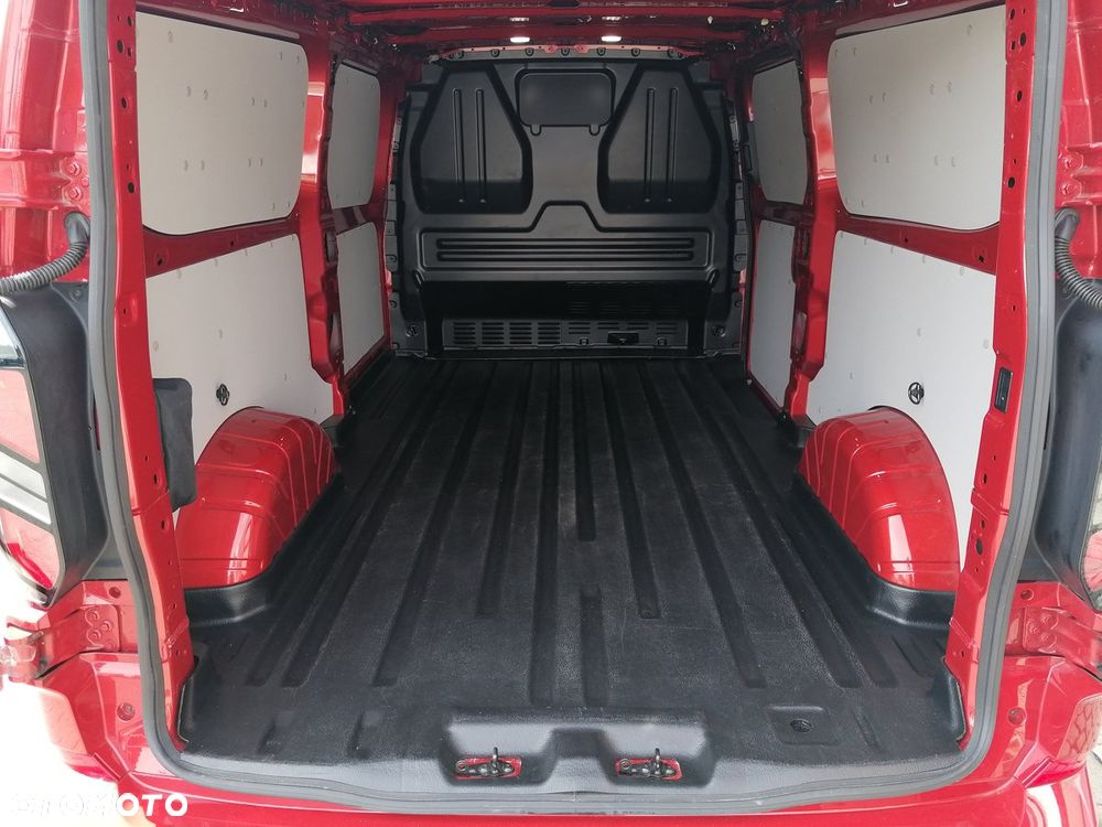 Ford CUSTOM VAN LIMITED - 8