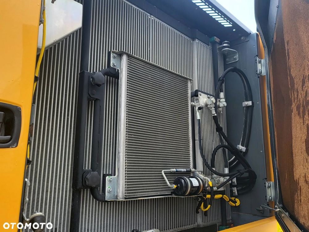 Liebherr R938 LC - 16