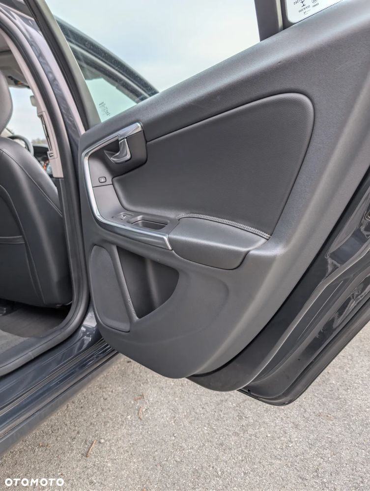 Volvo S60 T5 Drive-E Dynamic Edition (Momentum) - 14