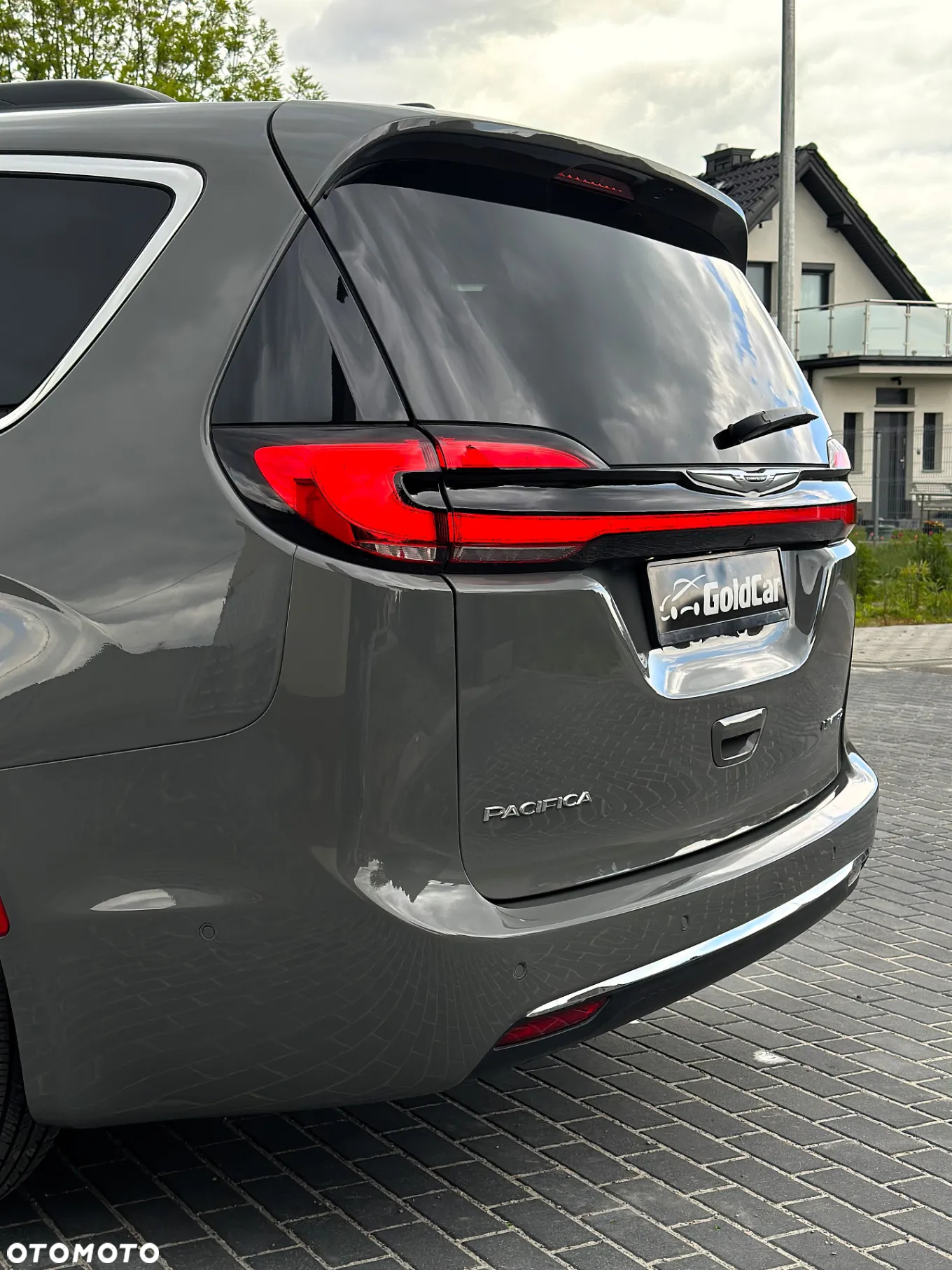 Chrysler Pacifica - 8