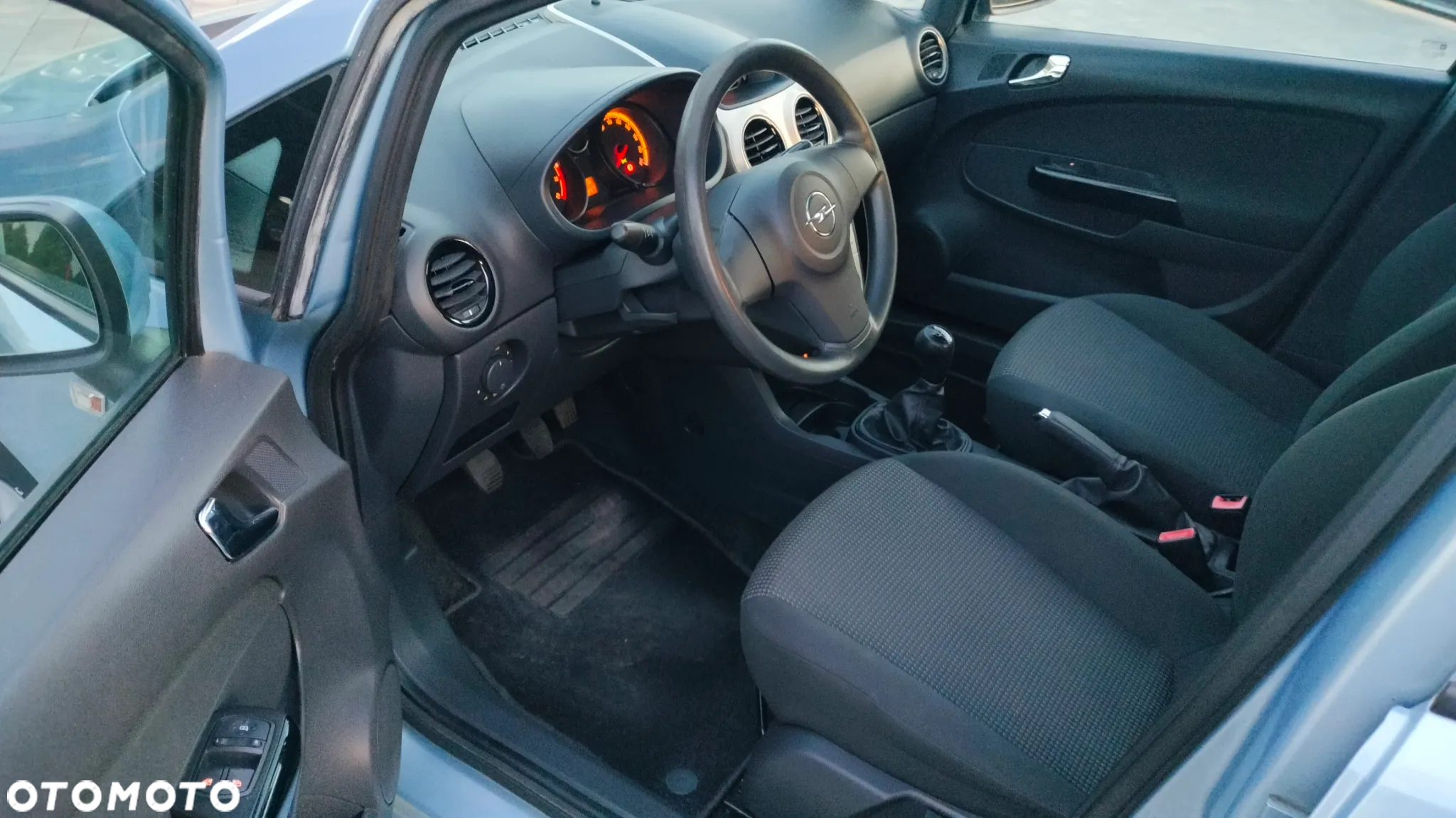 Opel Corsa 1.2 16V - 11