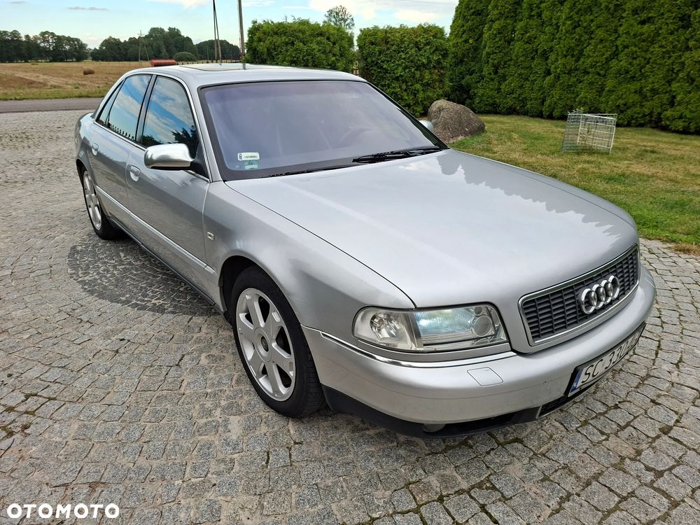 Audi S8 - 2