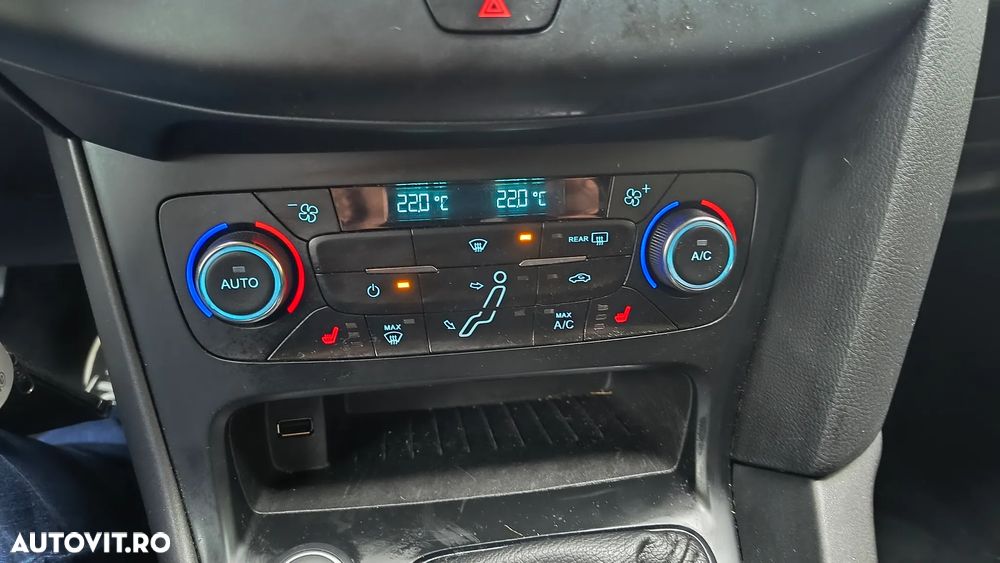 Ford Focus 1.5 EcoBlue Start-Stopp-System TITANIUM DESIGN - 11