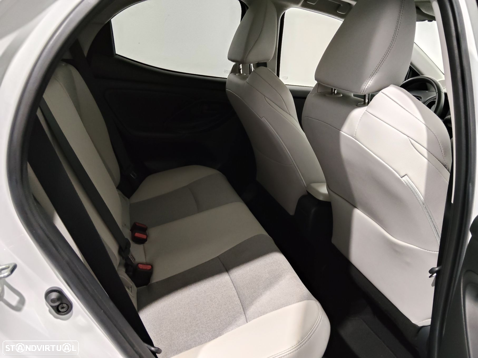 Toyota Yaris 1.5 HDF Luxury - 7
