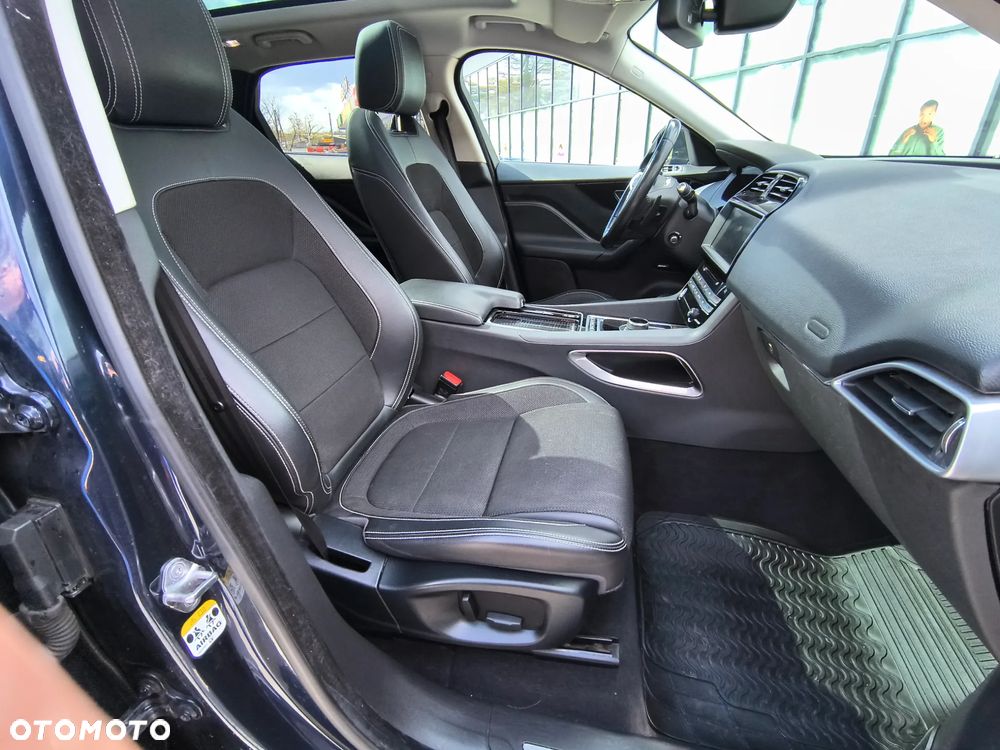 Jaguar F-Pace - 34