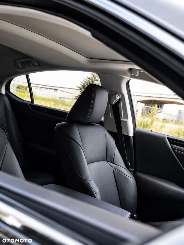Lexus ES 300h Business Edition - 16