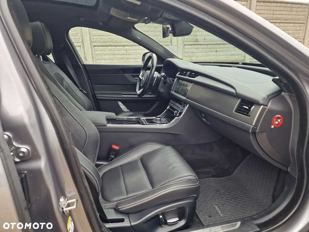 Jaguar XF 20d Sportbrake R-Sport - 11