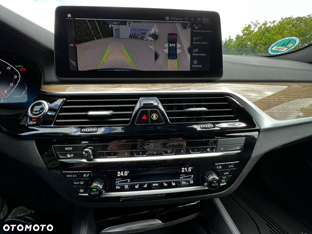 BMW Seria 5 M550i xDrive - 14