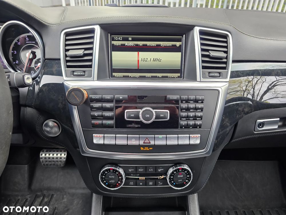 Mercedes-Benz ML 63 AMG 4-Matic - 11