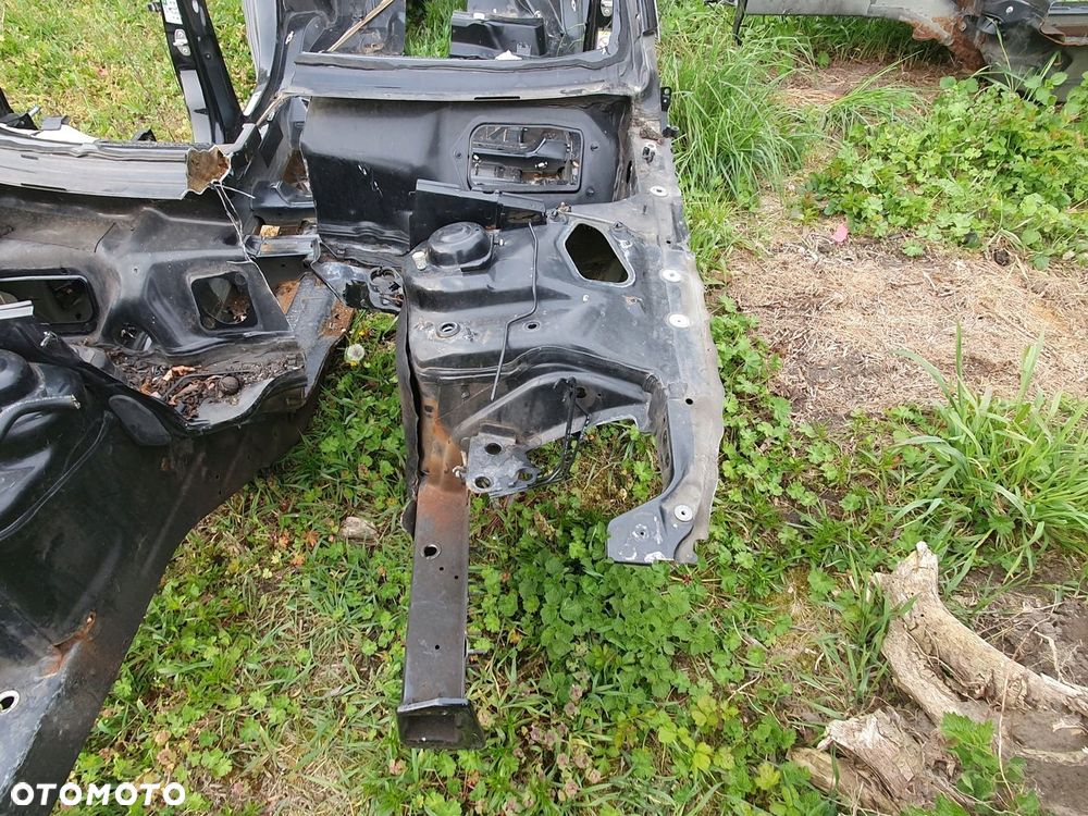 fartuch próg słupek lewy Audi A4 B8 sedan - 2