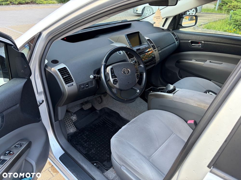 Toyota Prius (Hybrid) Sol - 13