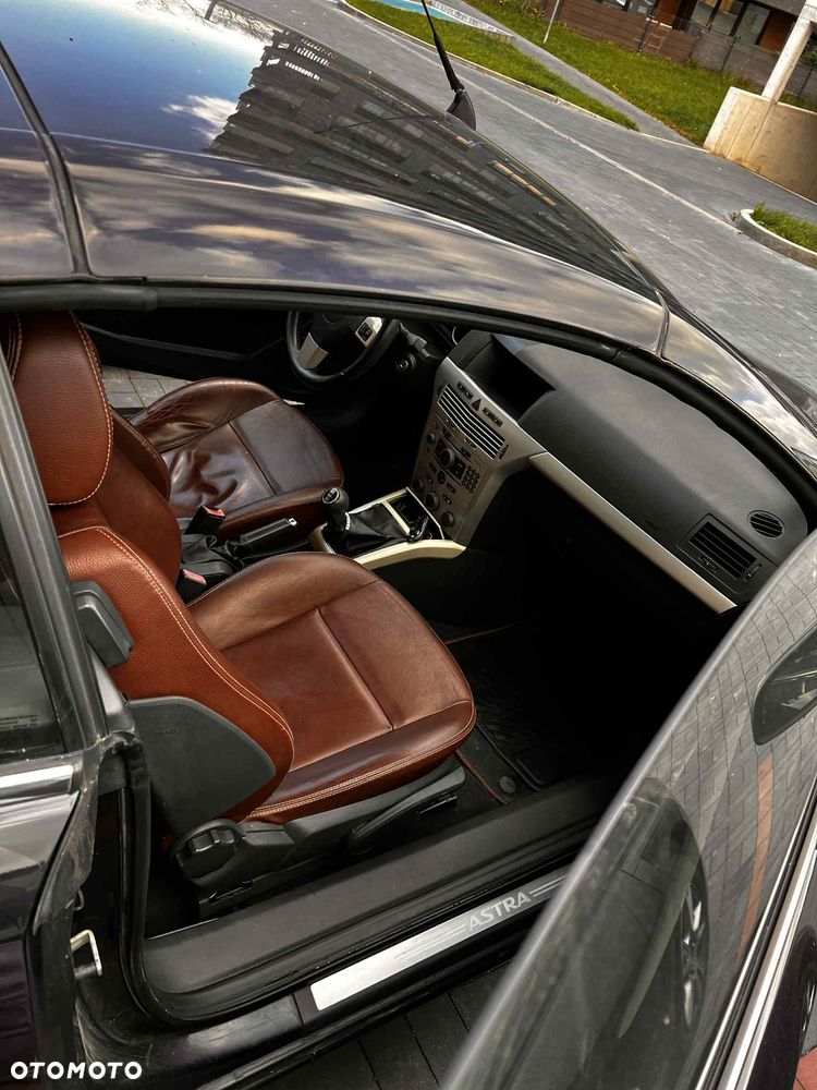Opel Astra III GTC 1.8 Cosmo - 21
