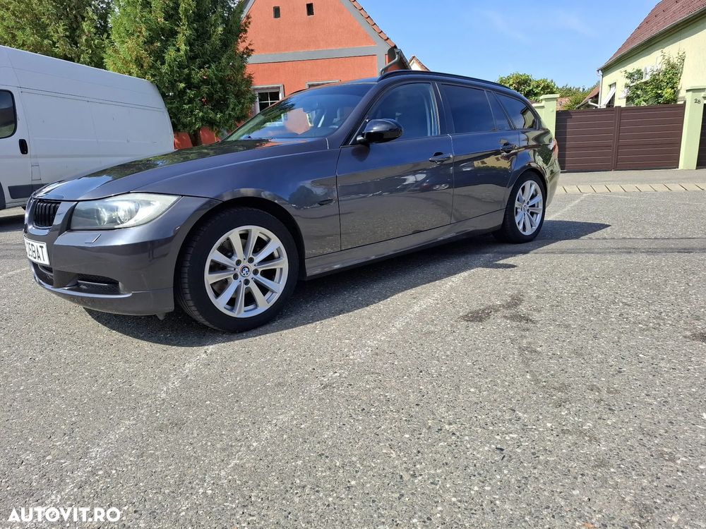 BMW Seria 3 318d DPF Touring - 12
