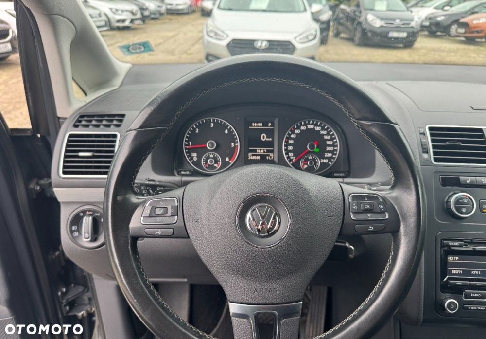 Volkswagen Touran - 18