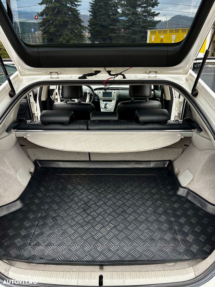 Toyota Prius (Hybrid) Sol - 17