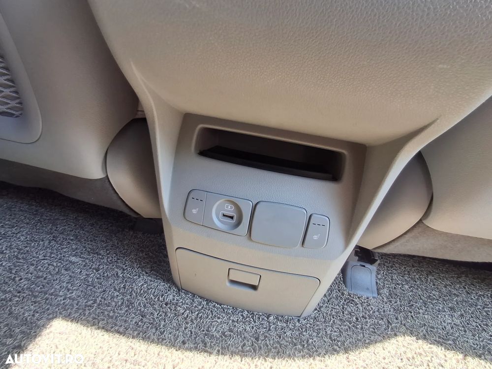 Kia Carnival - 14