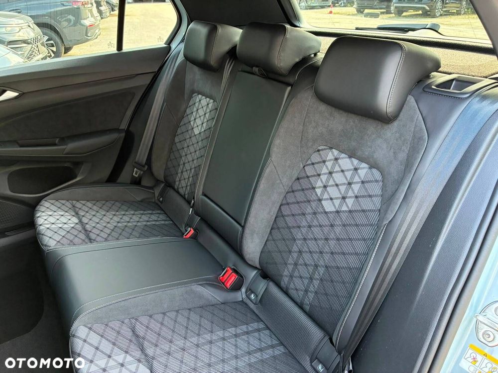 Volkswagen Golf - 6