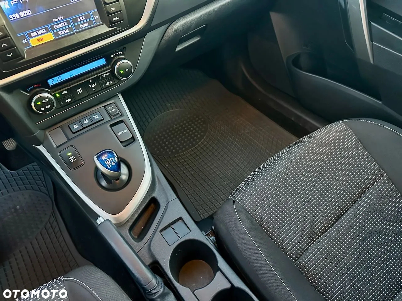 Toyota Auris Hybrid 135 Premium - 13
