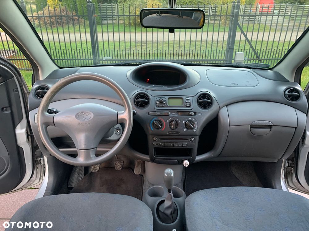 Toyota Yaris 1.0 Base - 10