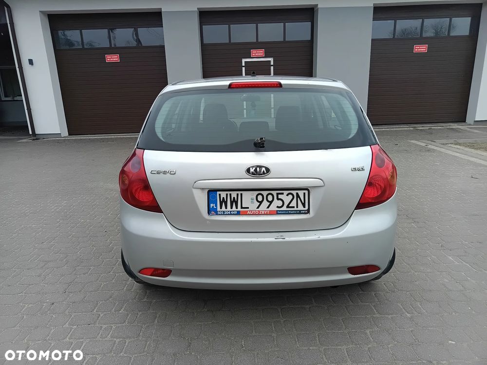 Kia Ceed 2.0 crdi Comfort + - 20