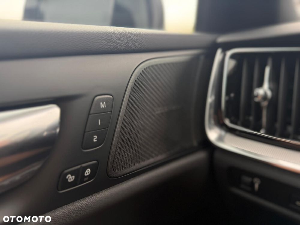 Volvo V60 D4 AWD Geartronic R-Design - 30