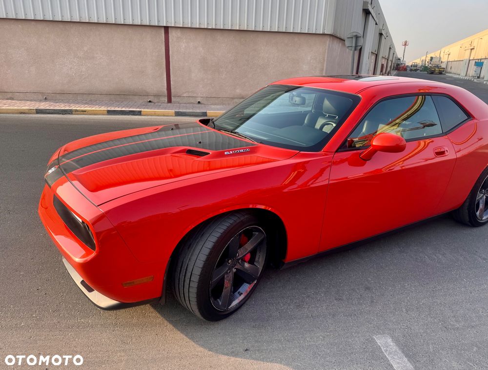 Dodge Challenger 6.1 SRT8 - 8