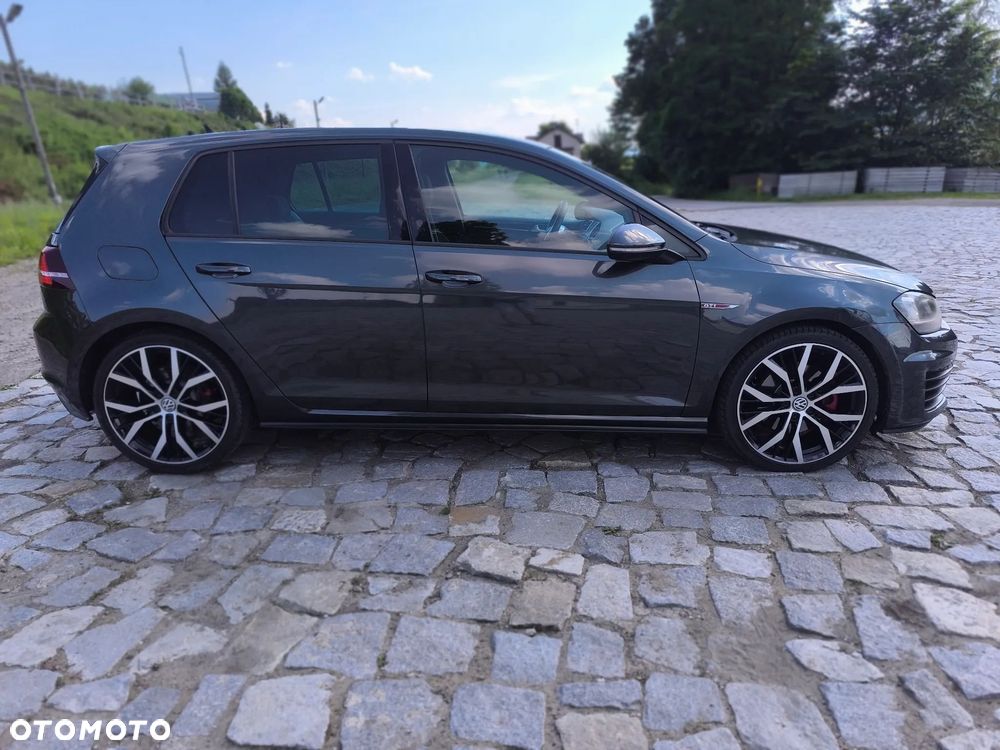 Volkswagen Golf - 4