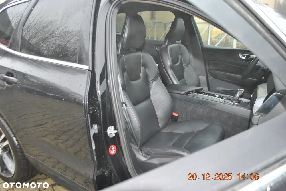 Volvo XC 60 T5 AWD Geartronic RDesign - 10