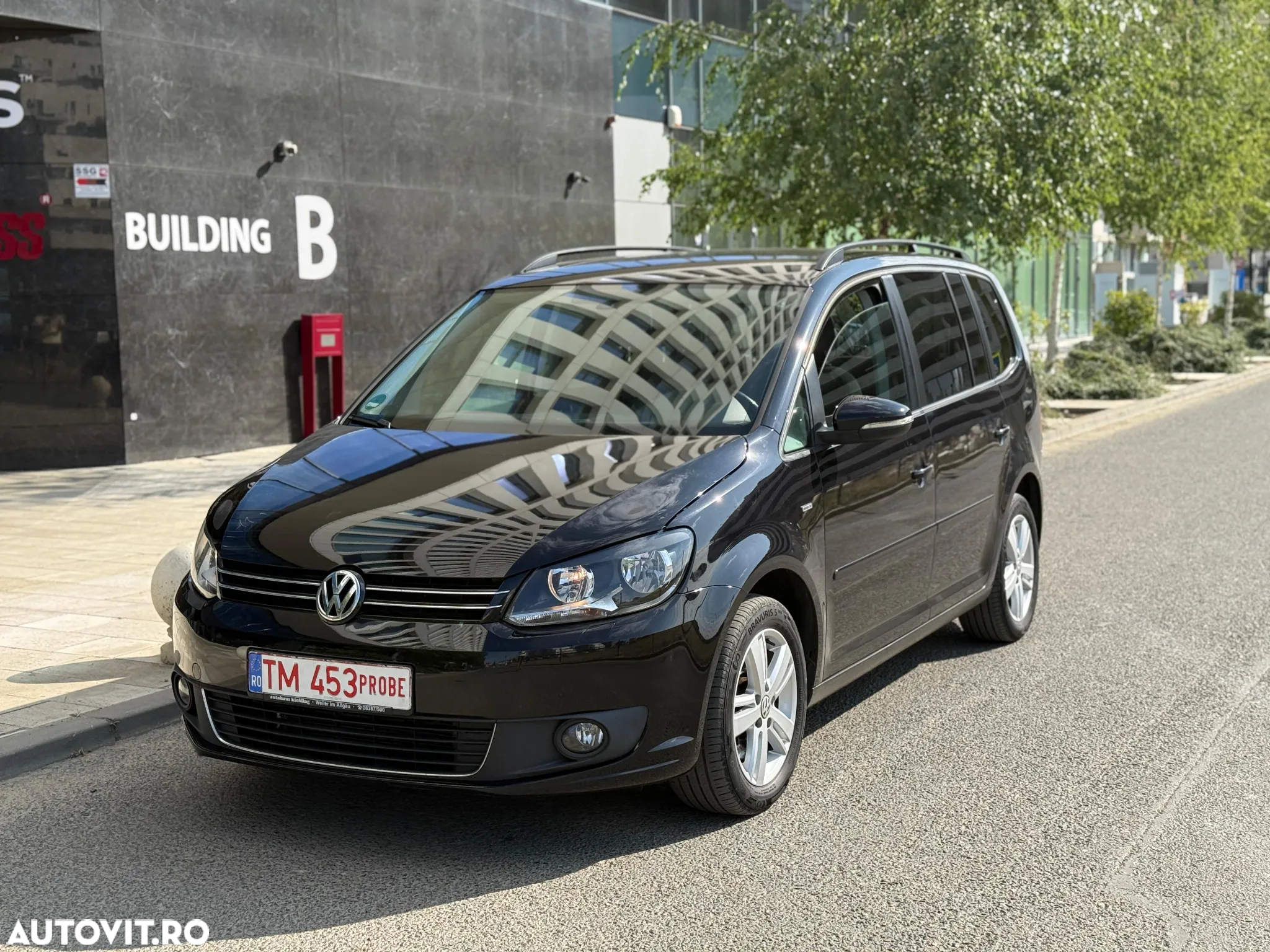 Volkswagen Touran 2.0 TDI DPF BlueMotion Technology MATCH - 2