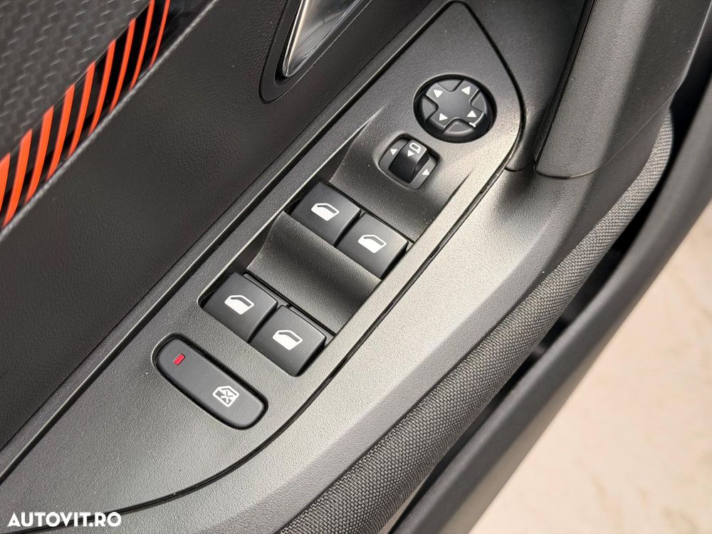 Peugeot 2008 1.2 L PureTech STT EAT8 Allure - 21
