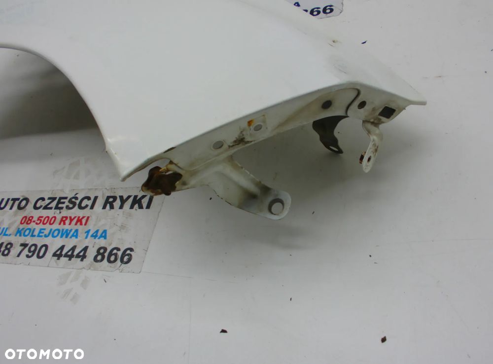 Nissan Micra K12 Błotnik Prawy przód biały - 3