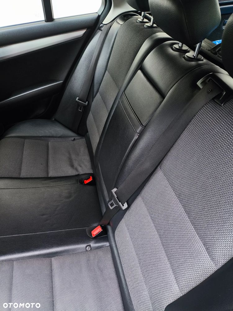 Mercedes-Benz Klasa C 220 CDI DPF Automatik BlueEFFICIENCY Avantgarde - 9