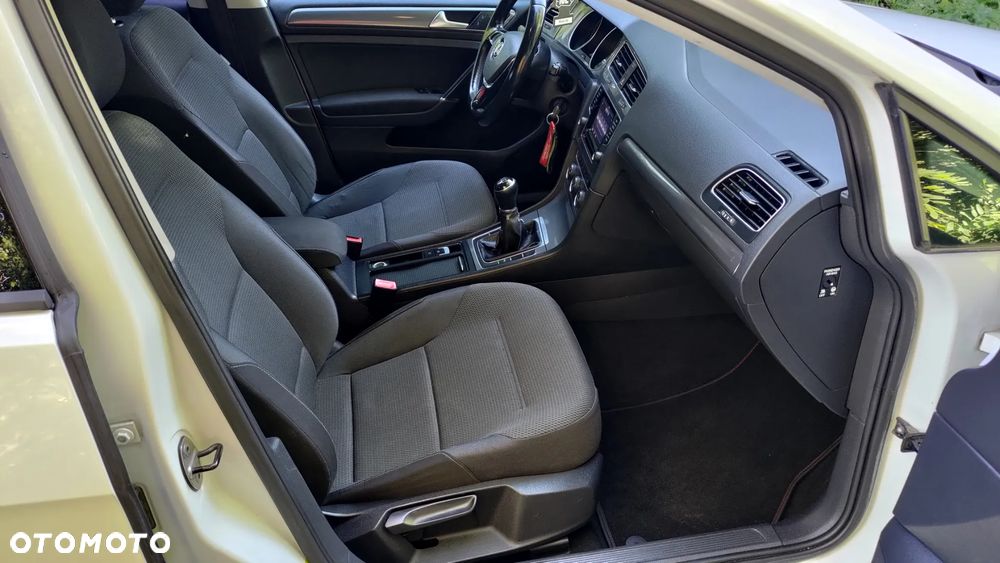 Volkswagen Golf 1.6 TDI BlueMotion Technology Cup - 25