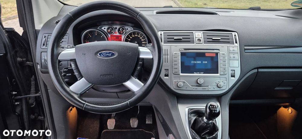 Ford Kuga 2.0 TDCi 4x4 Titanium - 17