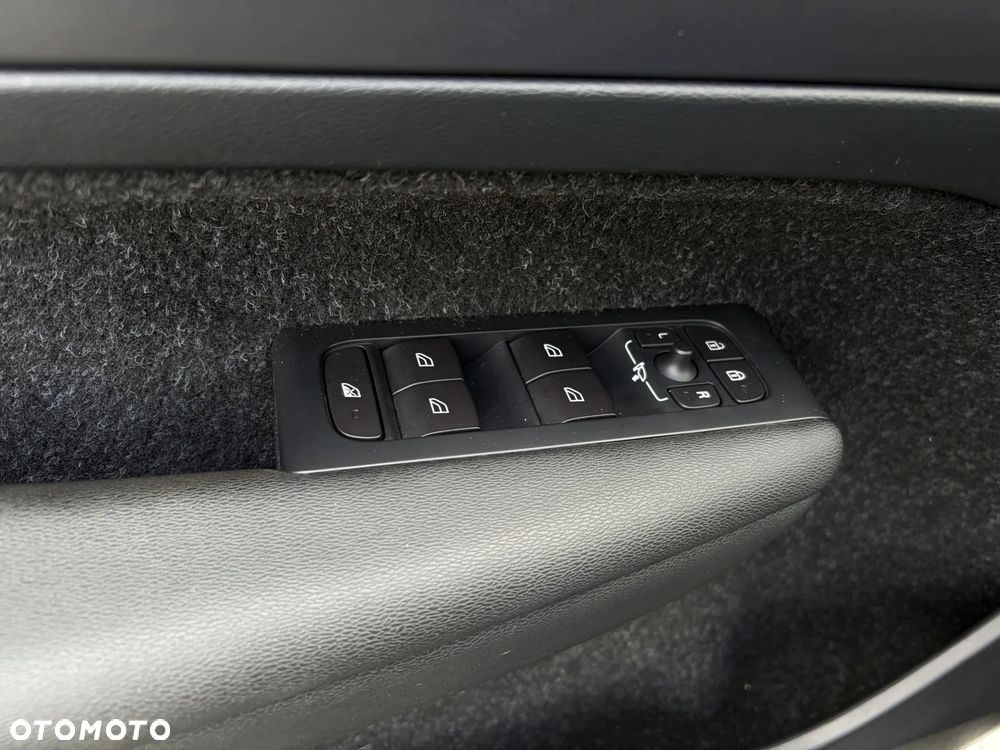 Volvo XC 40 D3 Momentum Pro - 32