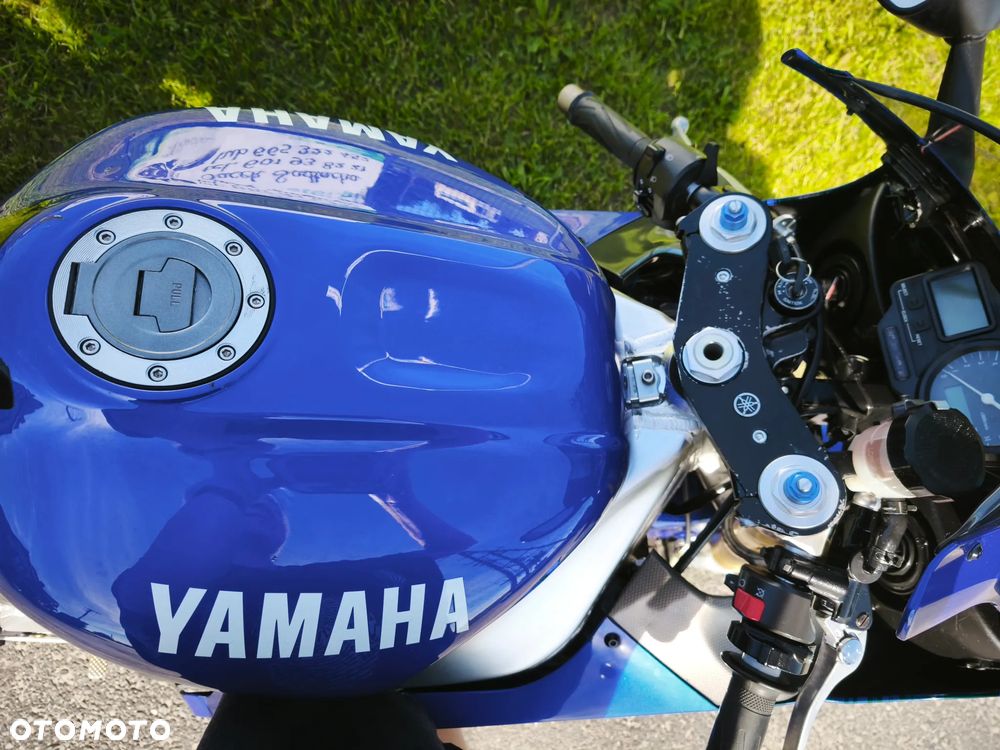 Yamaha R1 - 19
