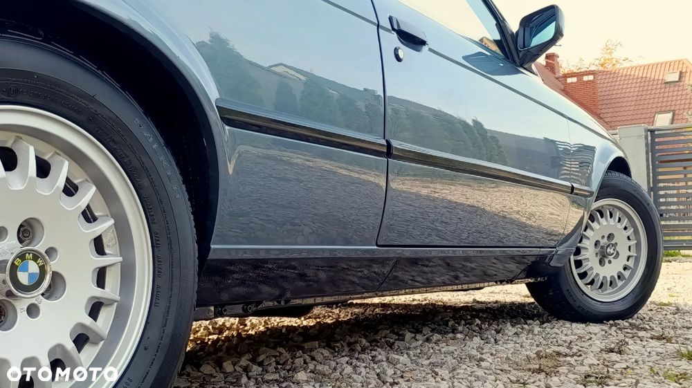 BMW Seria 3 318i - 25