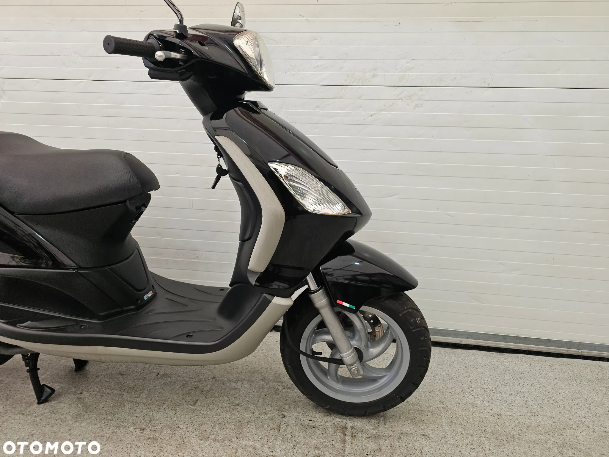 Piaggio FLY - 10