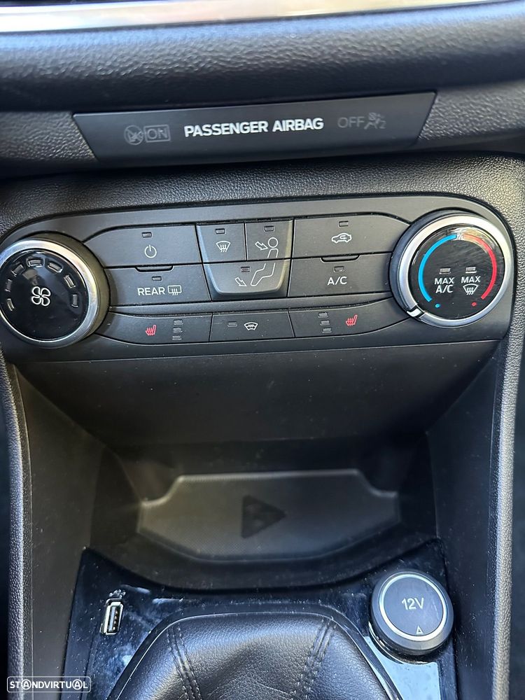 Ford Fiesta 1.0 EcoBoost S&S TITANIUM - 19