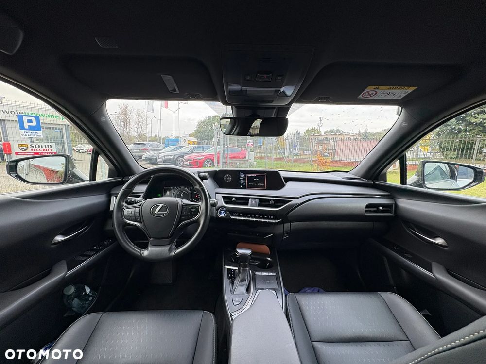 Lexus UX - 24