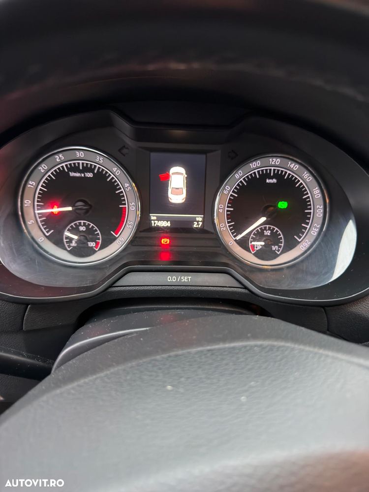 Skoda Octavia 1.6 TDI DSG Ambition - 6