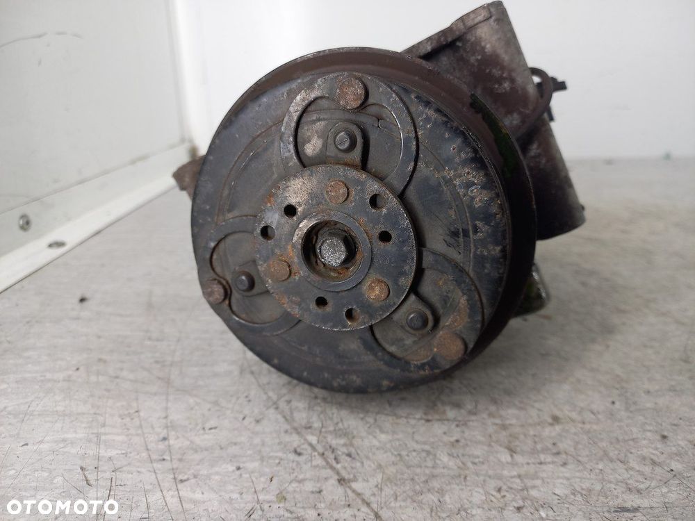 POMPA, SPRĘŻARKA KLIMATYZACJI SUBARU LEGACY III 2.0 16V - 5