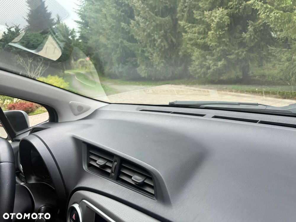 Toyota Yaris 1.4 D-4D - 12