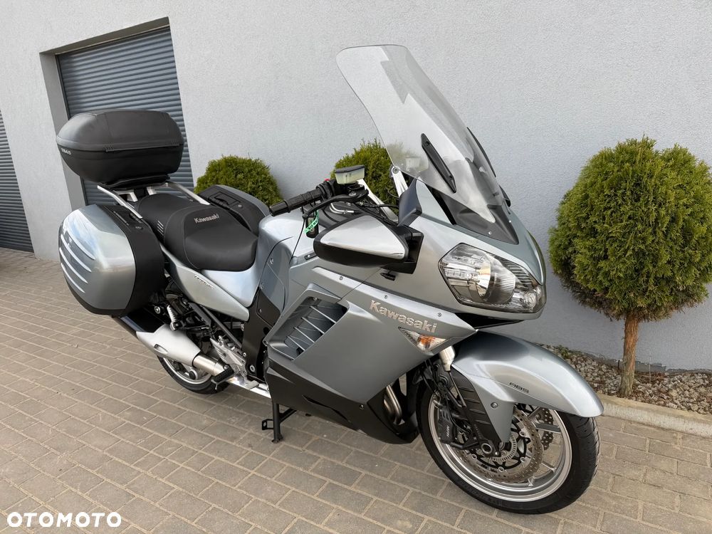 Kawasaki GTR - 3