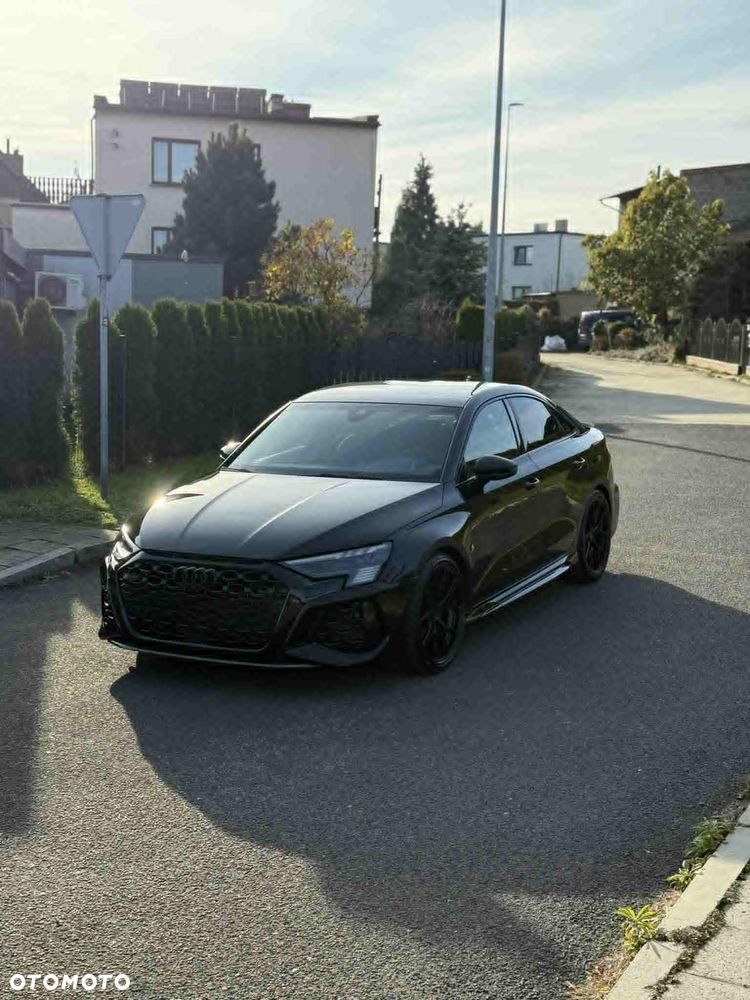 Audi RS3 Limousine - 1