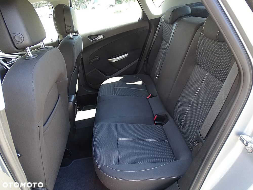 Opel Astra 1.6 Turbo Cosmo - 6