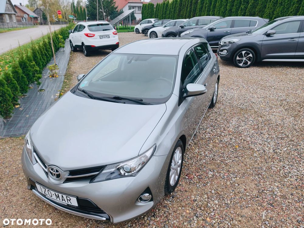 Toyota Auris 2013 photo 3